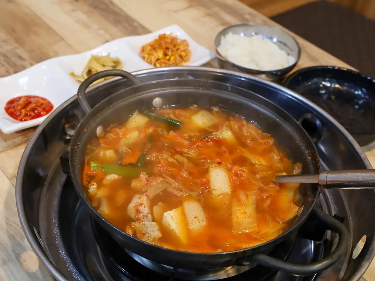 24시얼큰시원생고기김치찌개노형점 사진